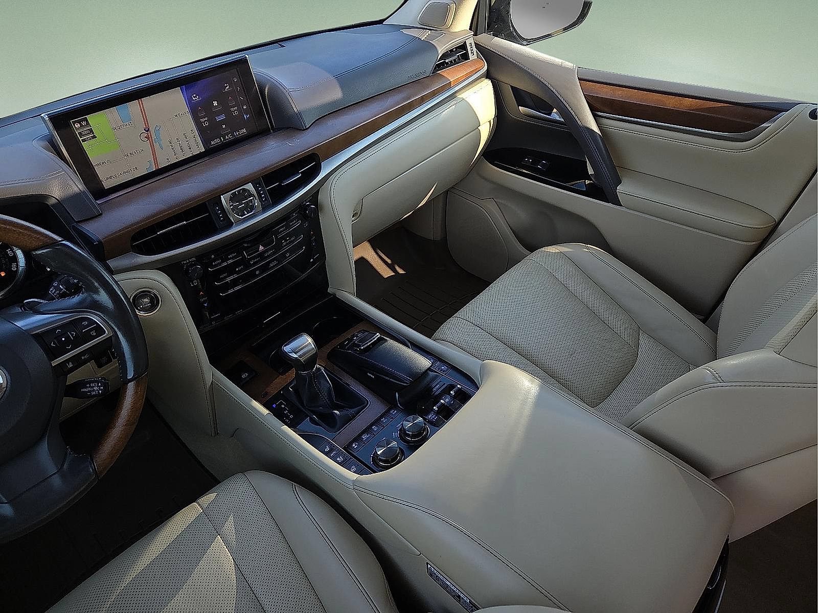 Used 2020 Lexus LX 570 4WD w/ Luxury Package image 12