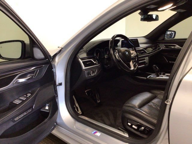 Used 2018 BMW 750i RWD image 15