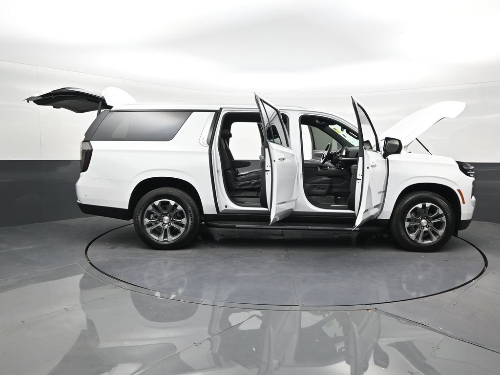 Used 2026 Chevrolet Suburban LT w/ Comfort Package RWD image 29
