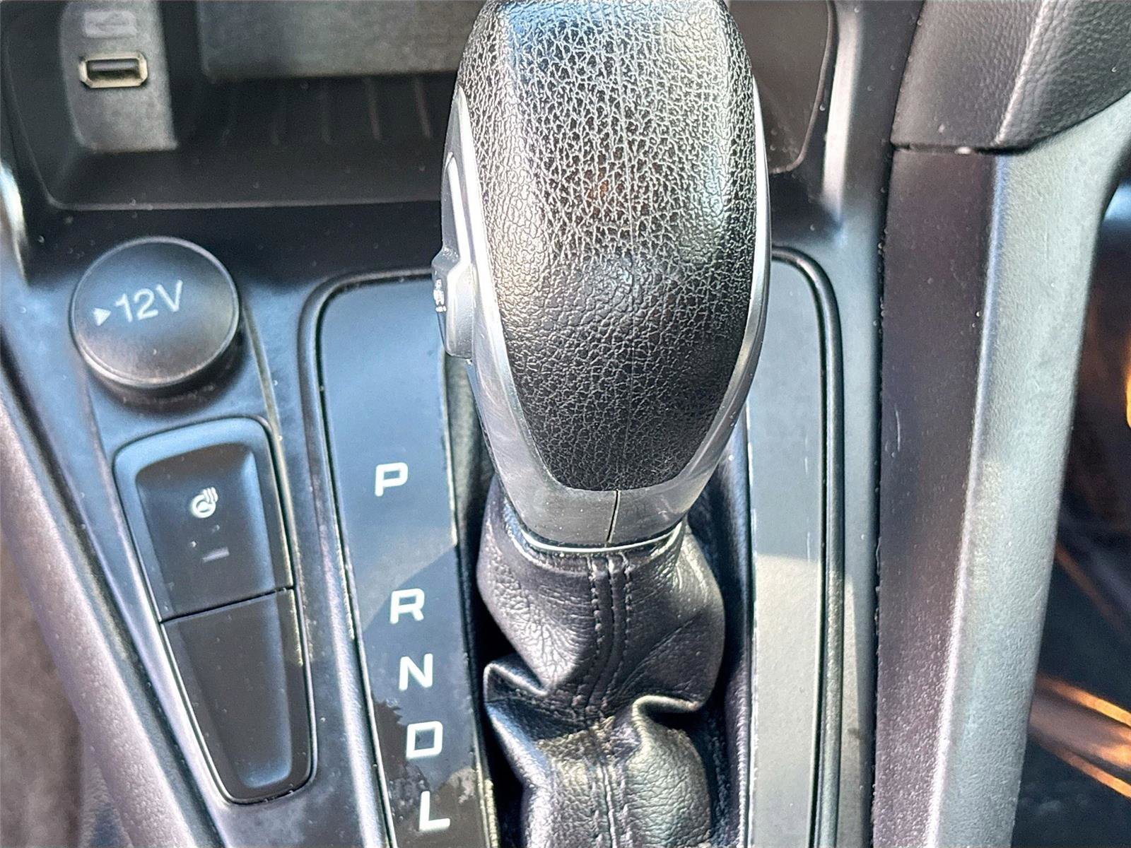 Used 2018 Ford Focus SE w/ SE Appearance Package image 17