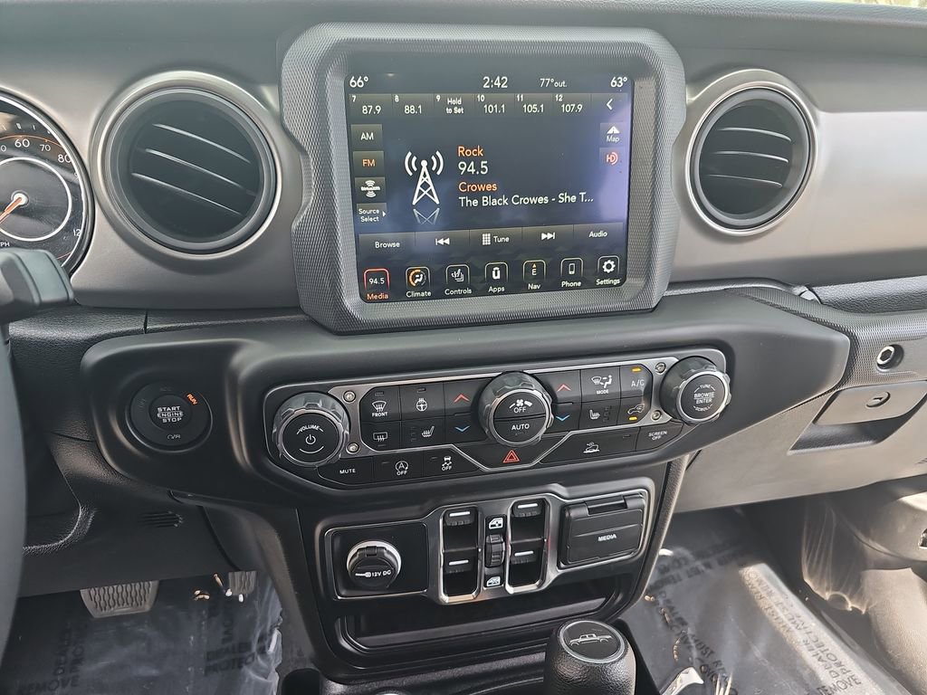 Used 2023 Jeep Gladiator Sport AWD/4WD image 19