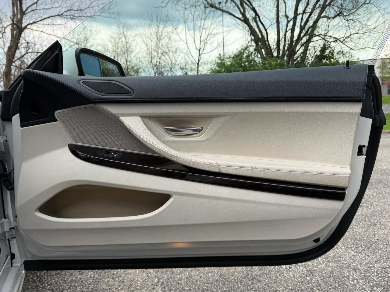 Used 2013 BMW 640i Convertible image 24