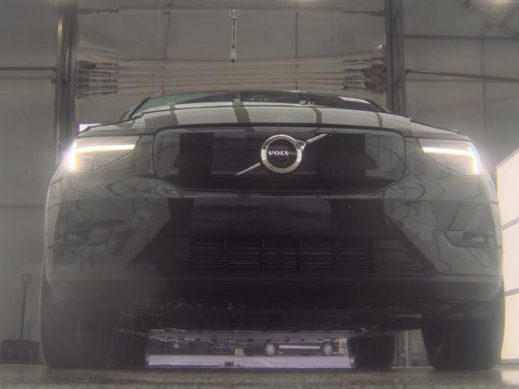 Used 2023 Volvo C40 P8 Recharge Plus w/ Protection Package Premier image 3