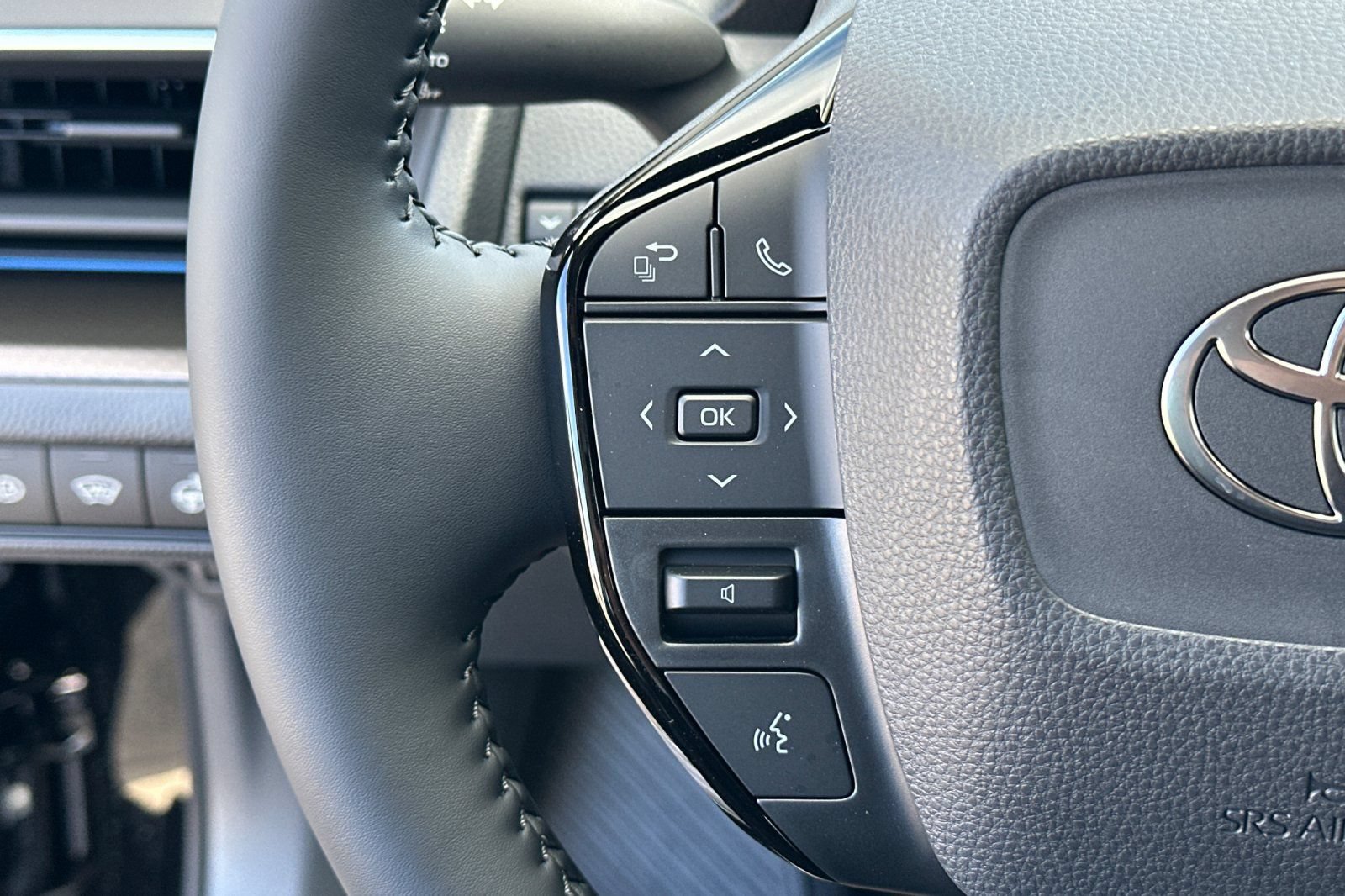 New 2027 Toyota Prius Plug-In Hybrid FWD image 27