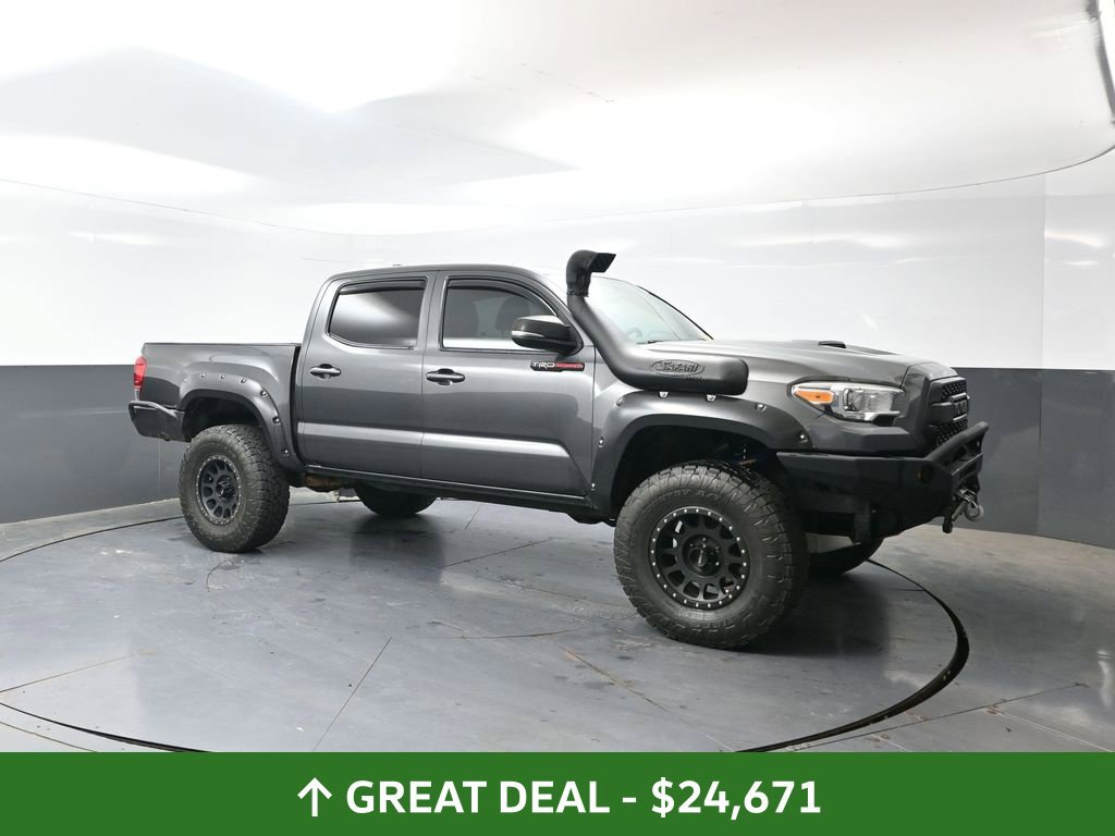 Used 2016 Toyota Tacoma TRD Sport w/ Towing Package AWD/4WD image 3