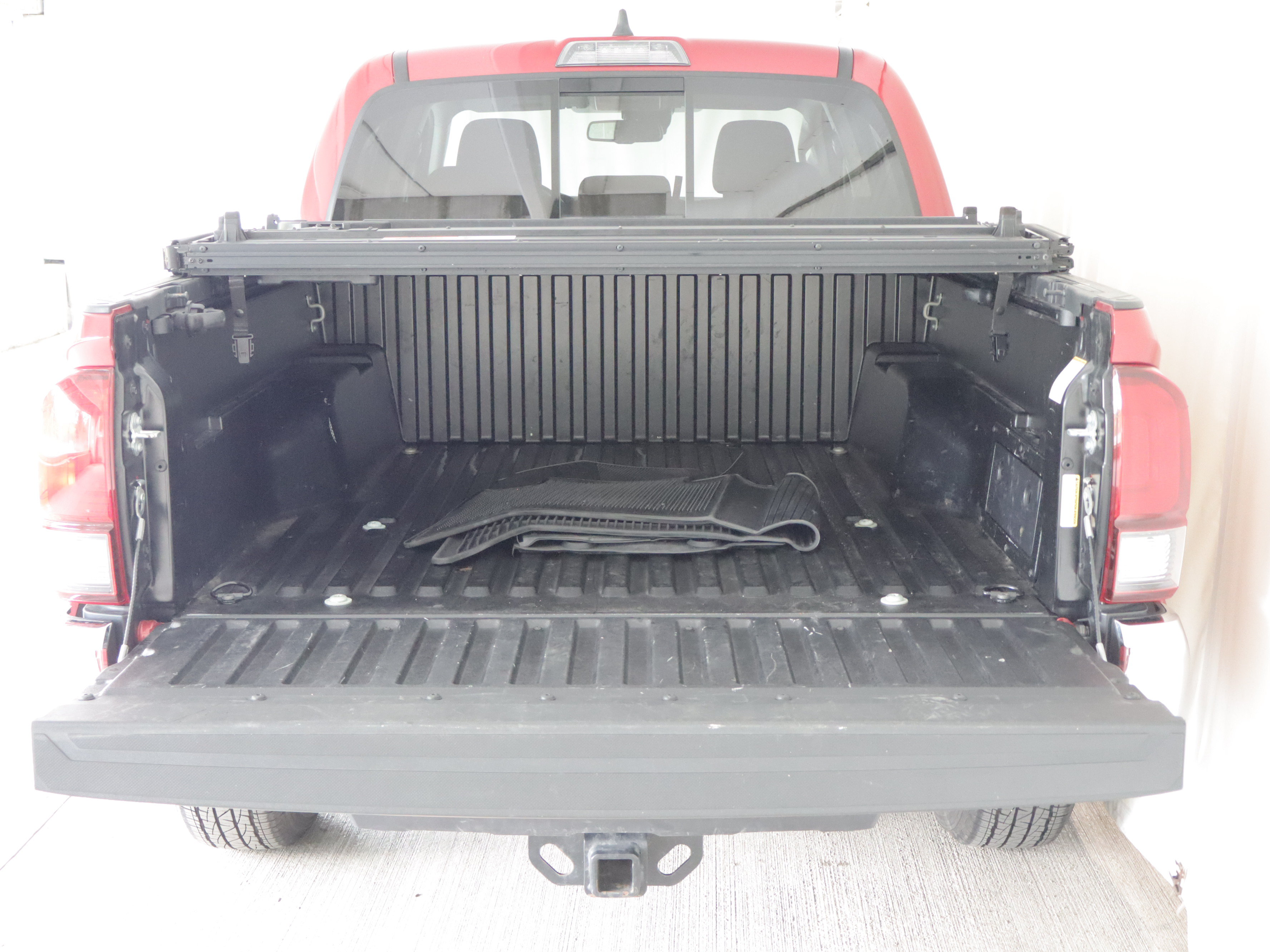 Used 2023 Toyota Tacoma SR5 AWD/4WD image 25