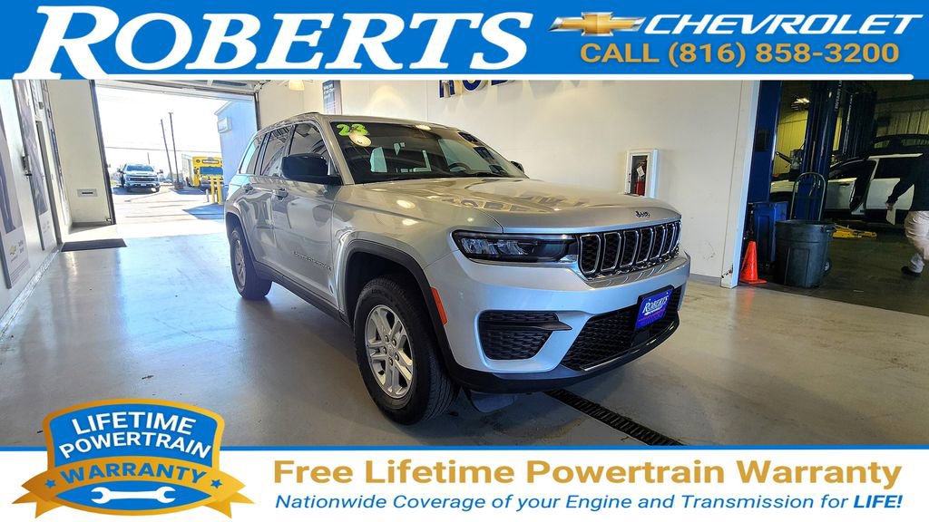 Used 2023 Jeep Grand Cherokee Laredo AWD/4WD image 1