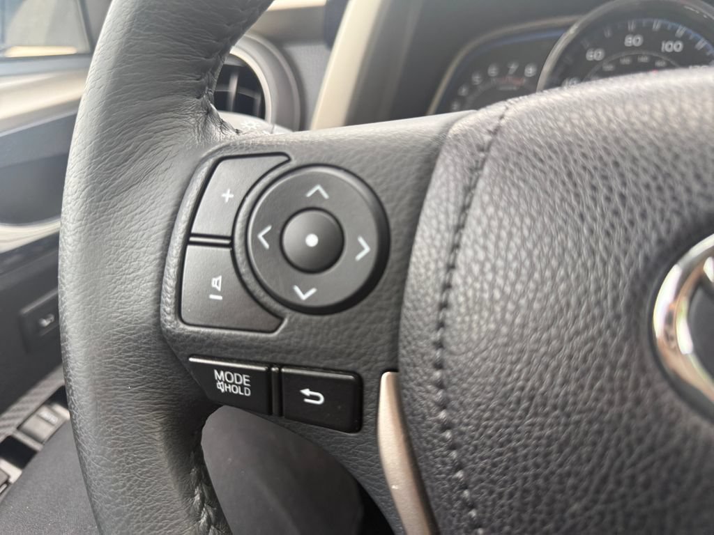 Used 2014 Toyota RAV4 Limited w/ Technology Package AWD/4WD image 20