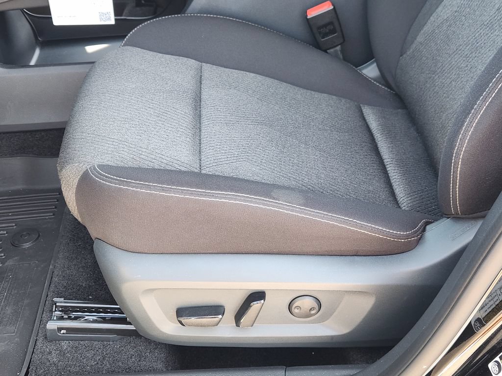 Used 2025 Nissan Rogue SV FWD image 18