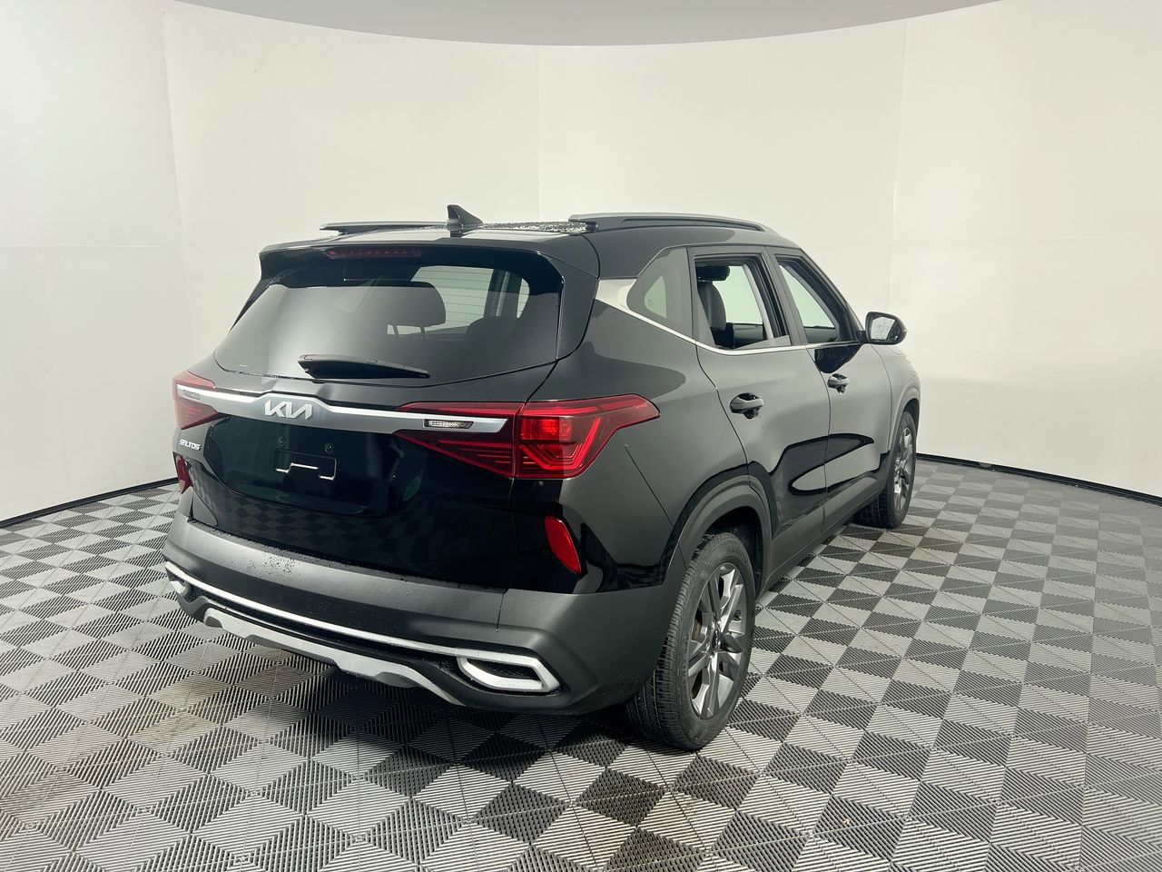 Certified 2023 Kia Seltos S w/ Navigation Package FWD image 3