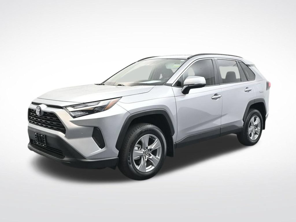 Used 2025 Toyota RAV4 XLE w/ Convenience Package FWD image 3