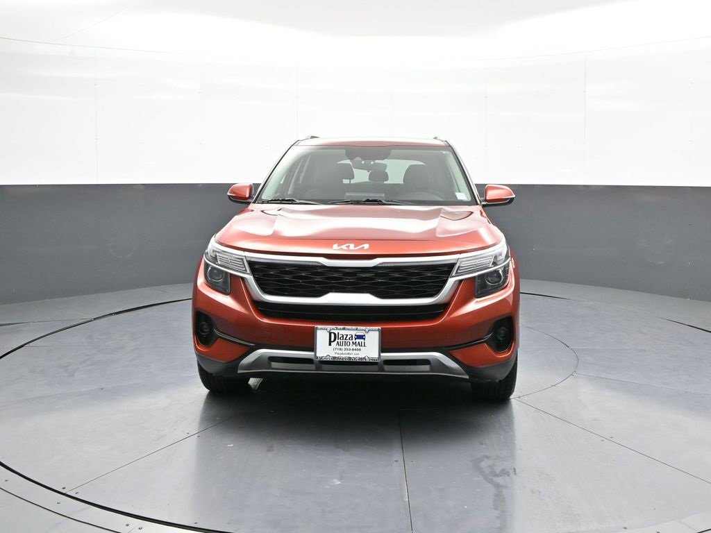 Certified 2022 Kia Seltos S image 2