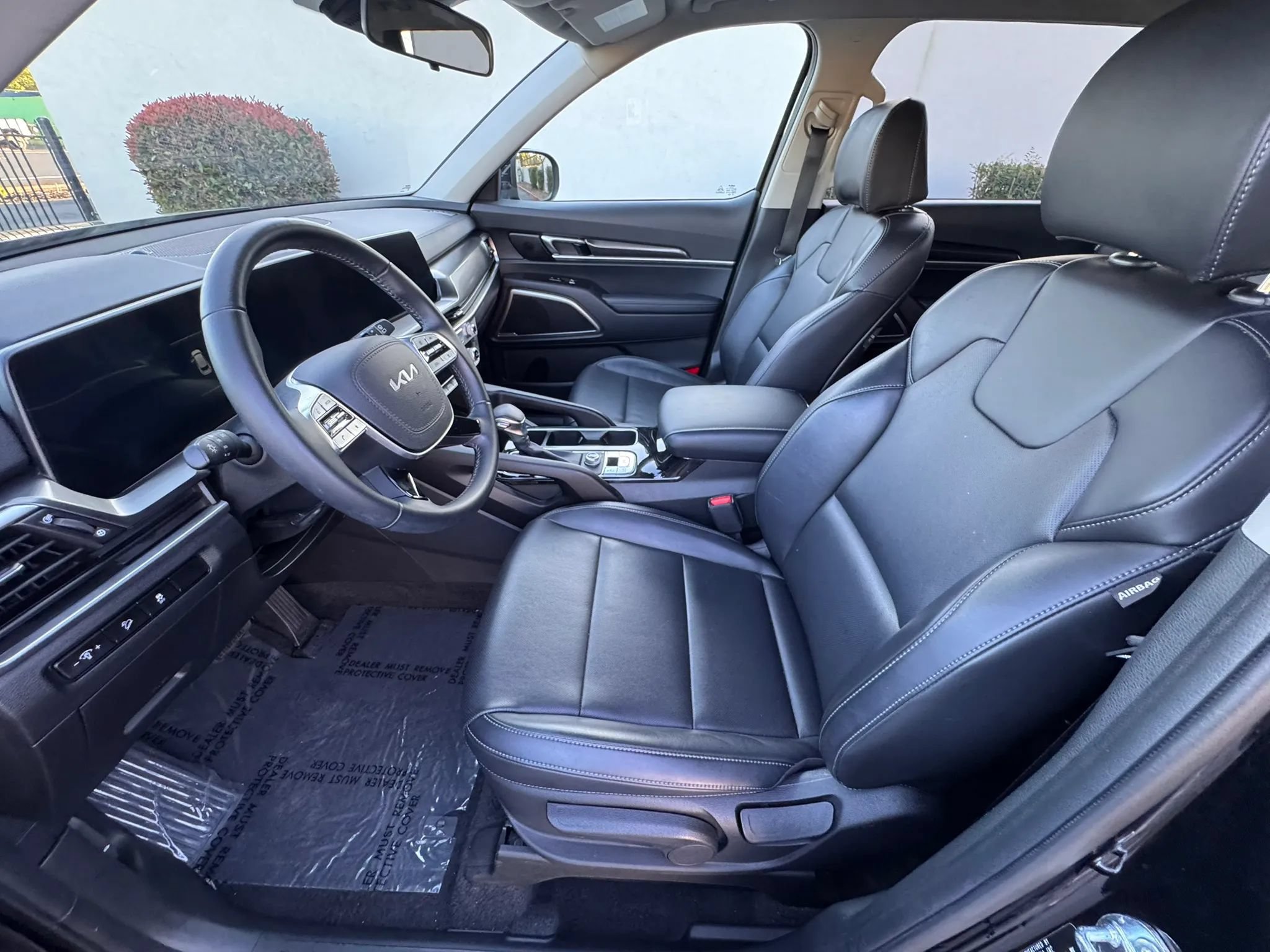 Used 2025 Kia Telluride LX FWD image 11