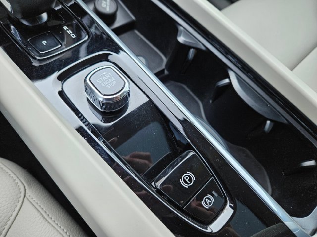 Certified 2024 Volvo XC60 T8 Plus w/ Protection Package Premier AWD/4WD image 29