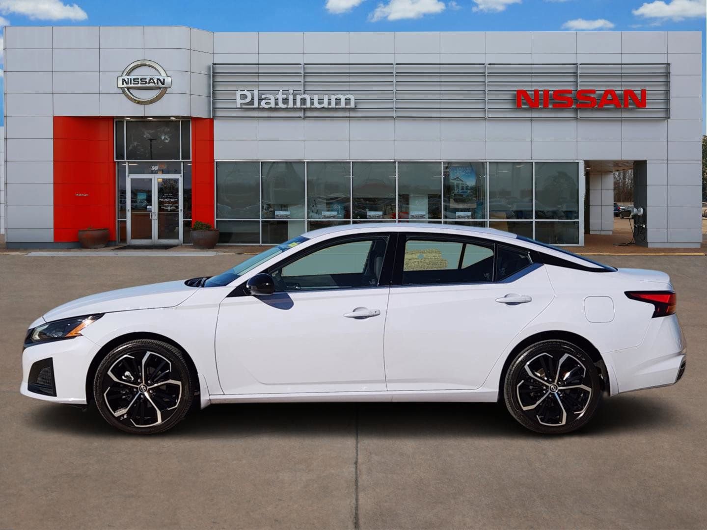 Used 2025 Nissan Altima 2.5 SR image 3