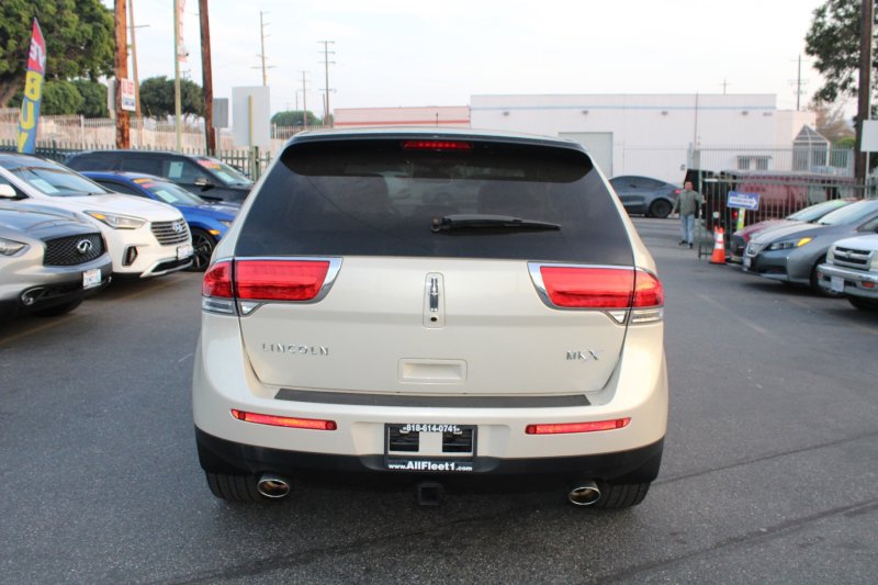 Used 2014 Lincoln MKX FWD w/ Equipment Group 102A image 5