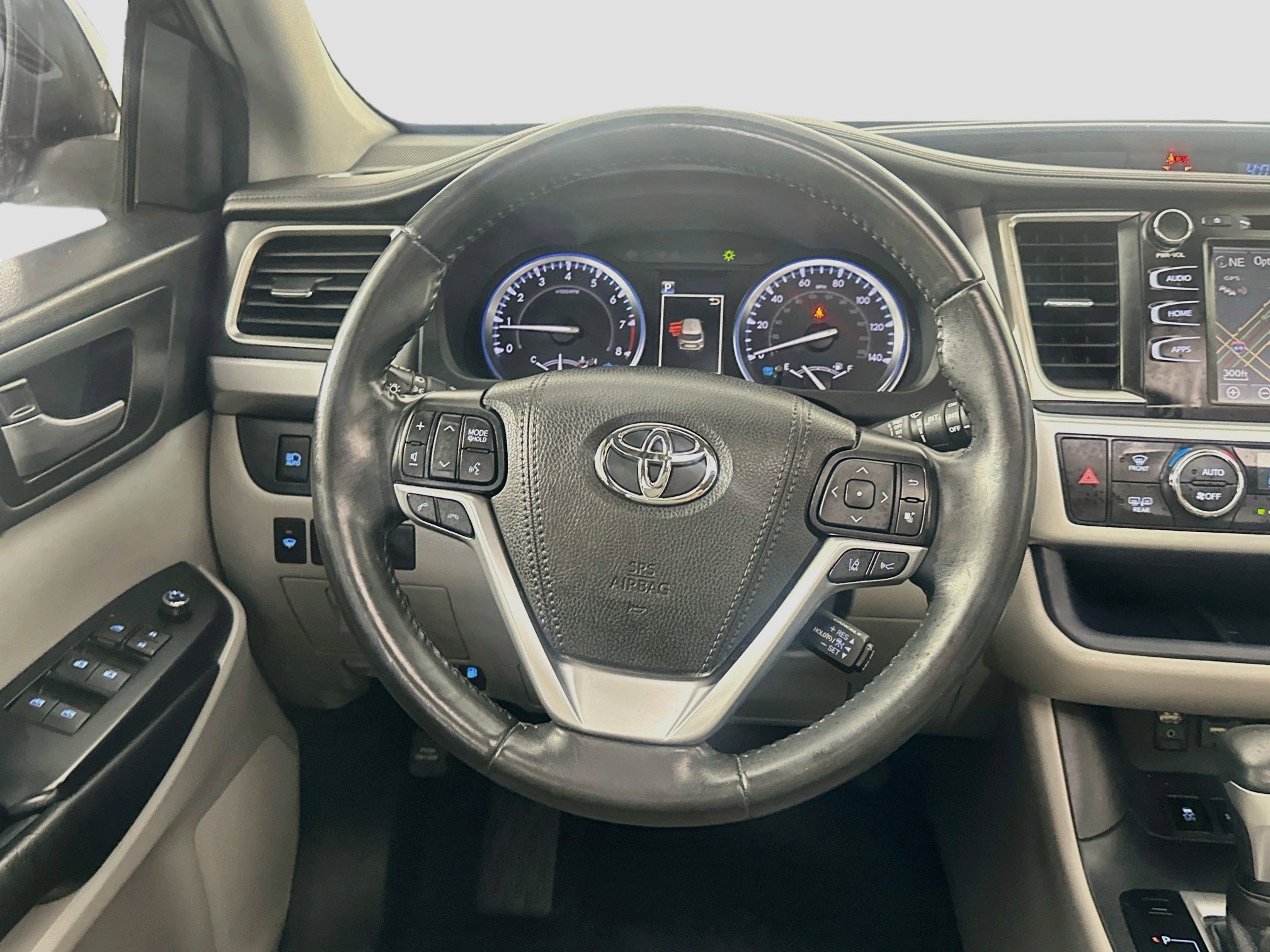 Used 2019 Toyota Highlander XLE FWD image 18