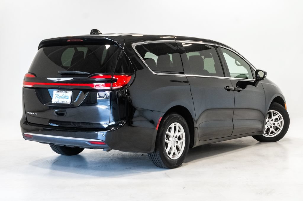 Certified 2025 Chrysler Pacifica Select FWD image 31