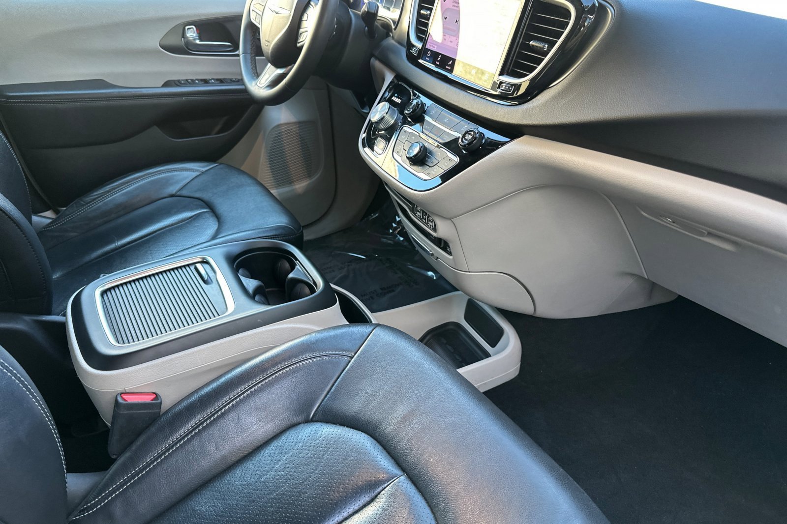 Used 2022 Chrysler Pacifica Touring-L image 18