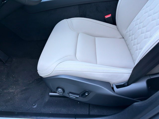 New 2027 Volvo XC60 B5 Core AWD/4WD image 13