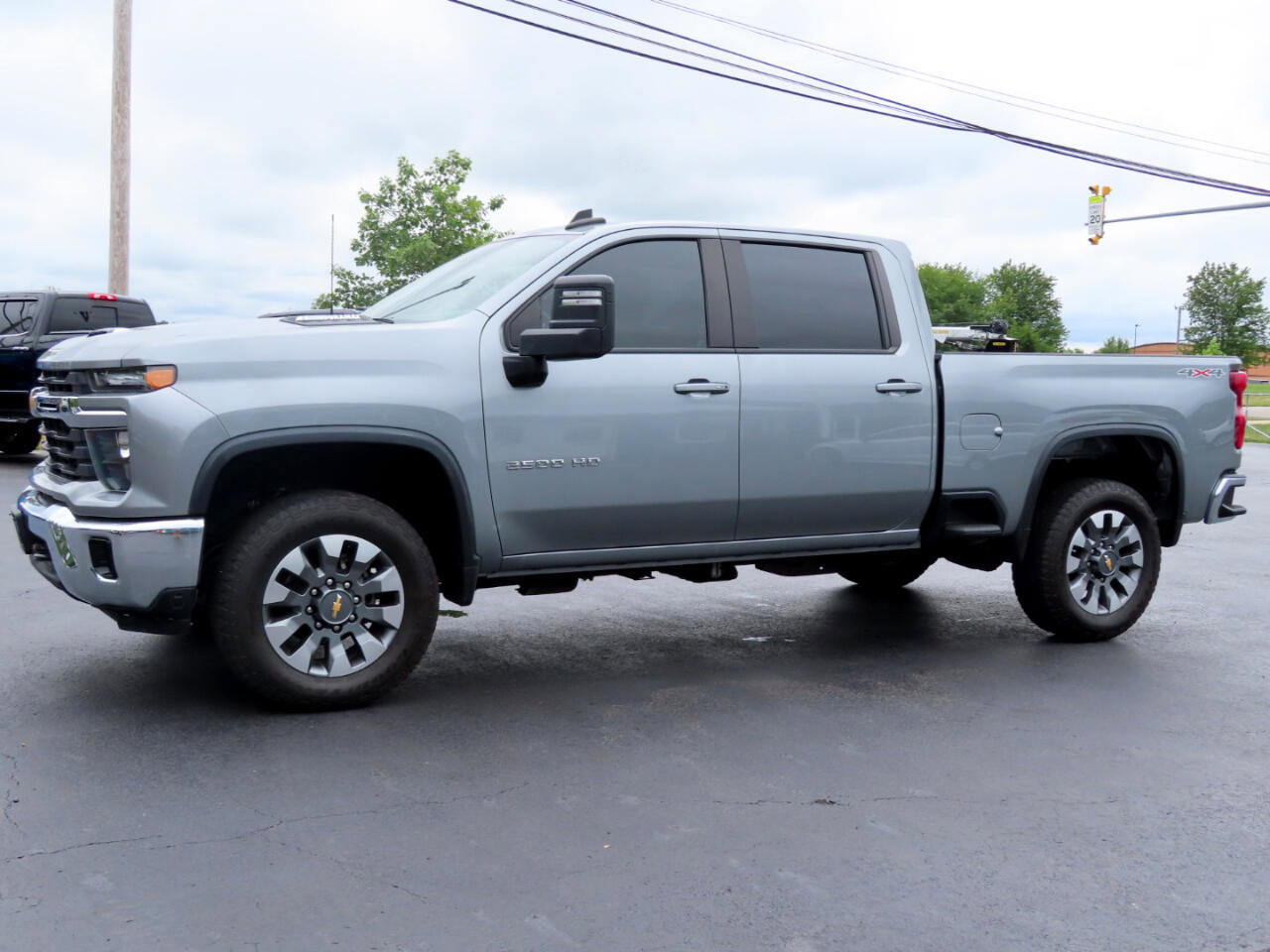 Used 2024 Chevrolet Silverado 2500 LT image 2