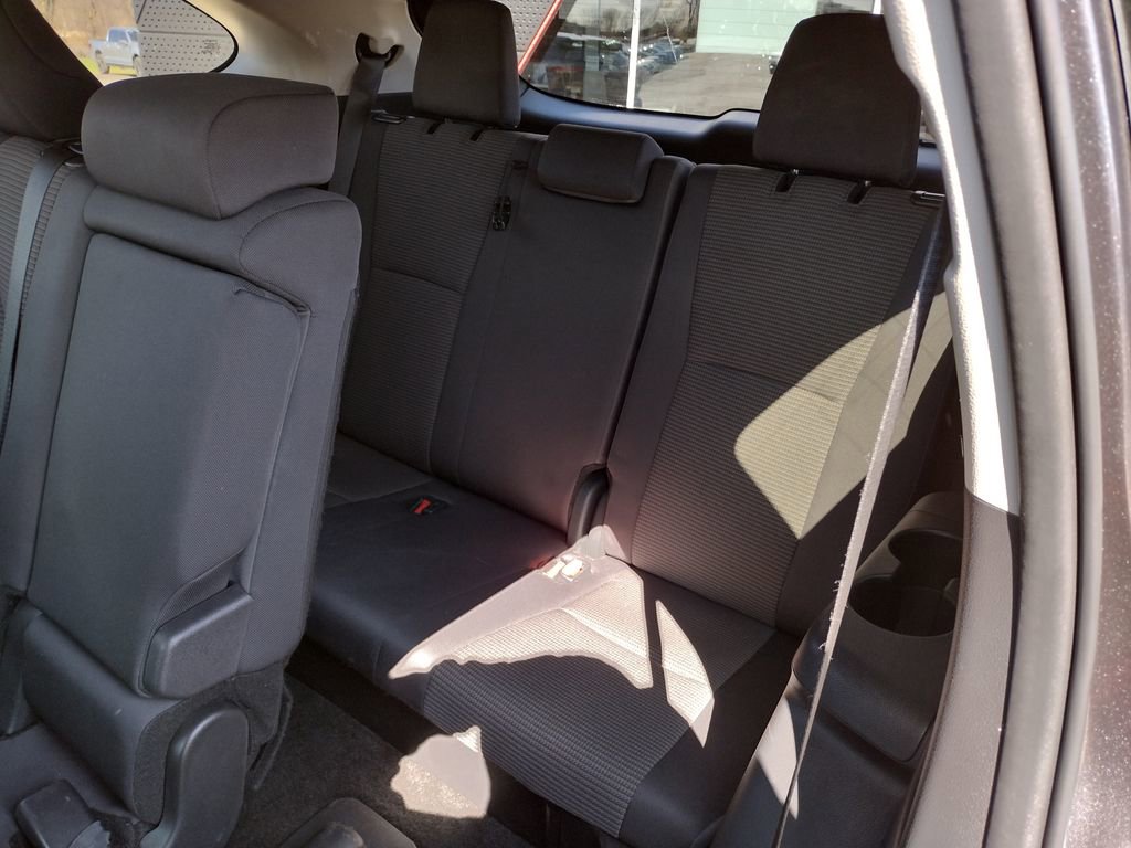 Used 2024 Toyota Highlander LE image 9