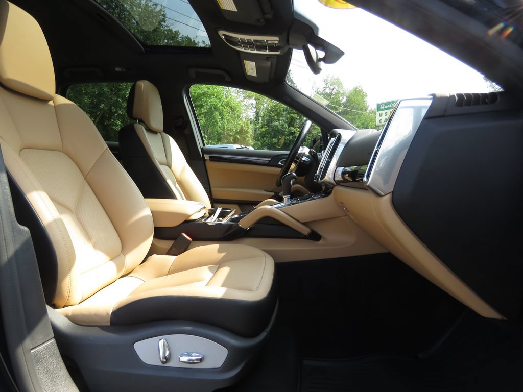 Used 2018 Porsche Cayenne AWD/4WD image 13