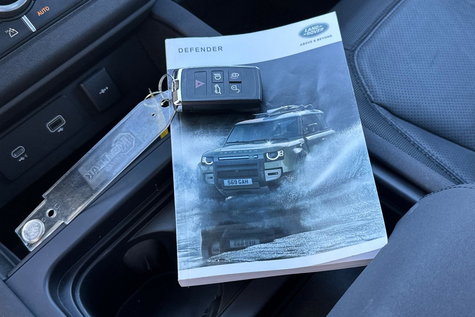 Used 2023 Land Rover Defender 110 X-Dynamic SE image 10