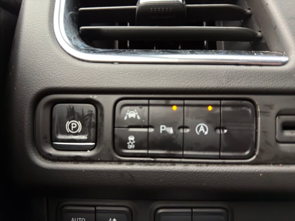 Used 2024 GMC Yukon SLT image 9