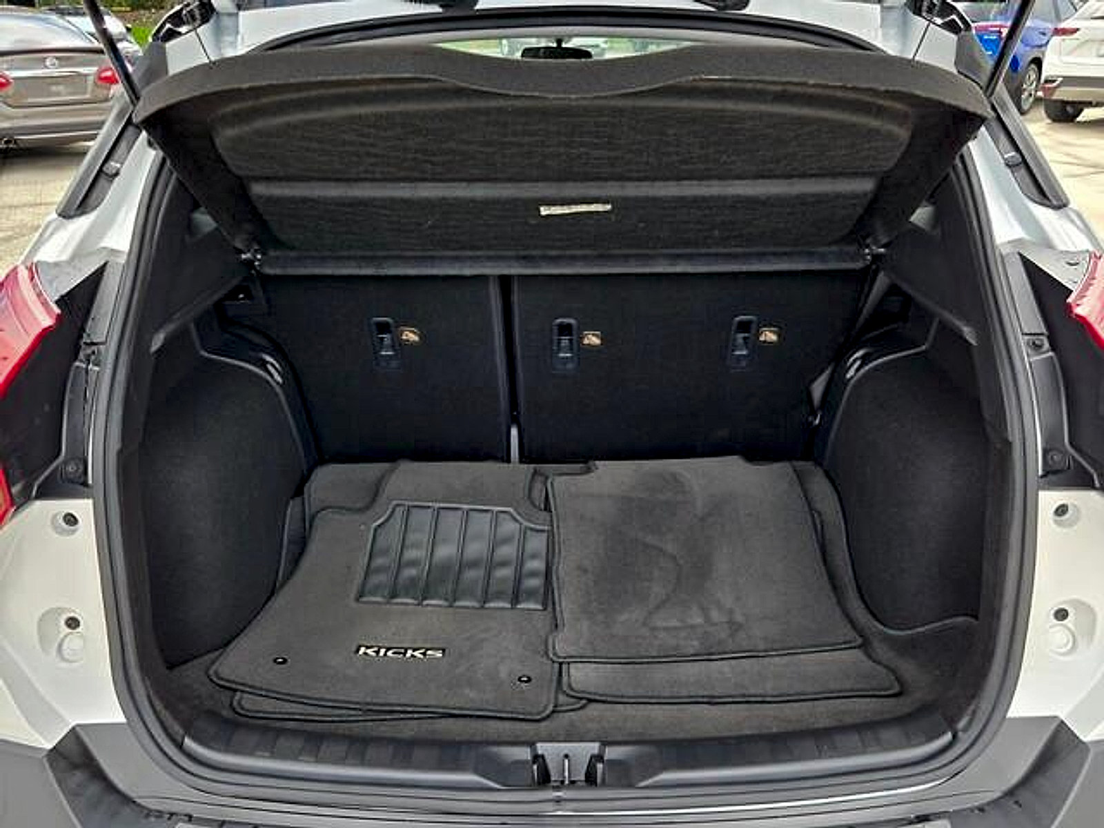 Used 2020 Nissan Kicks SR w/ Exterior Package FWD image 13