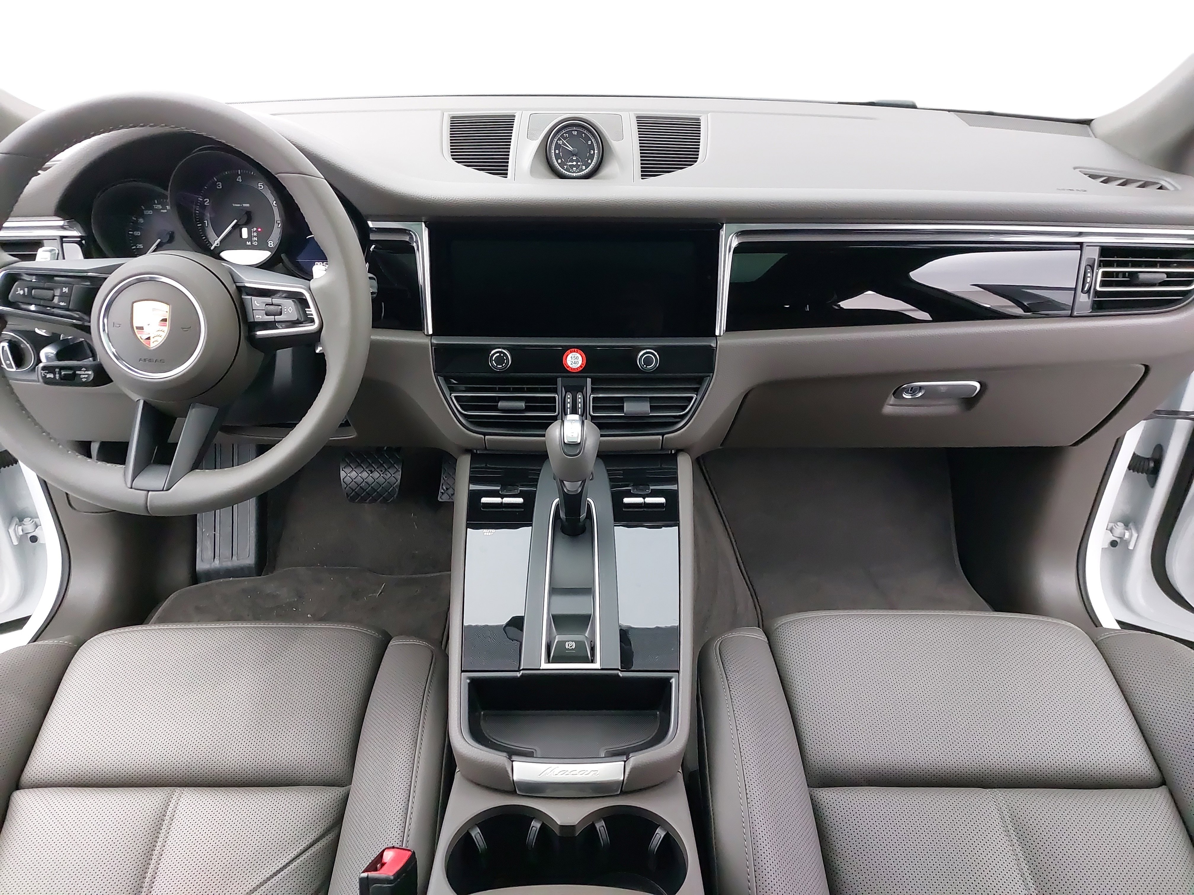 Used 2025 Porsche Macan image 11