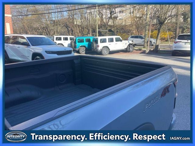 Used 2023 Nissan Frontier PRO-4X w/ Technology Package AWD/4WD image 11