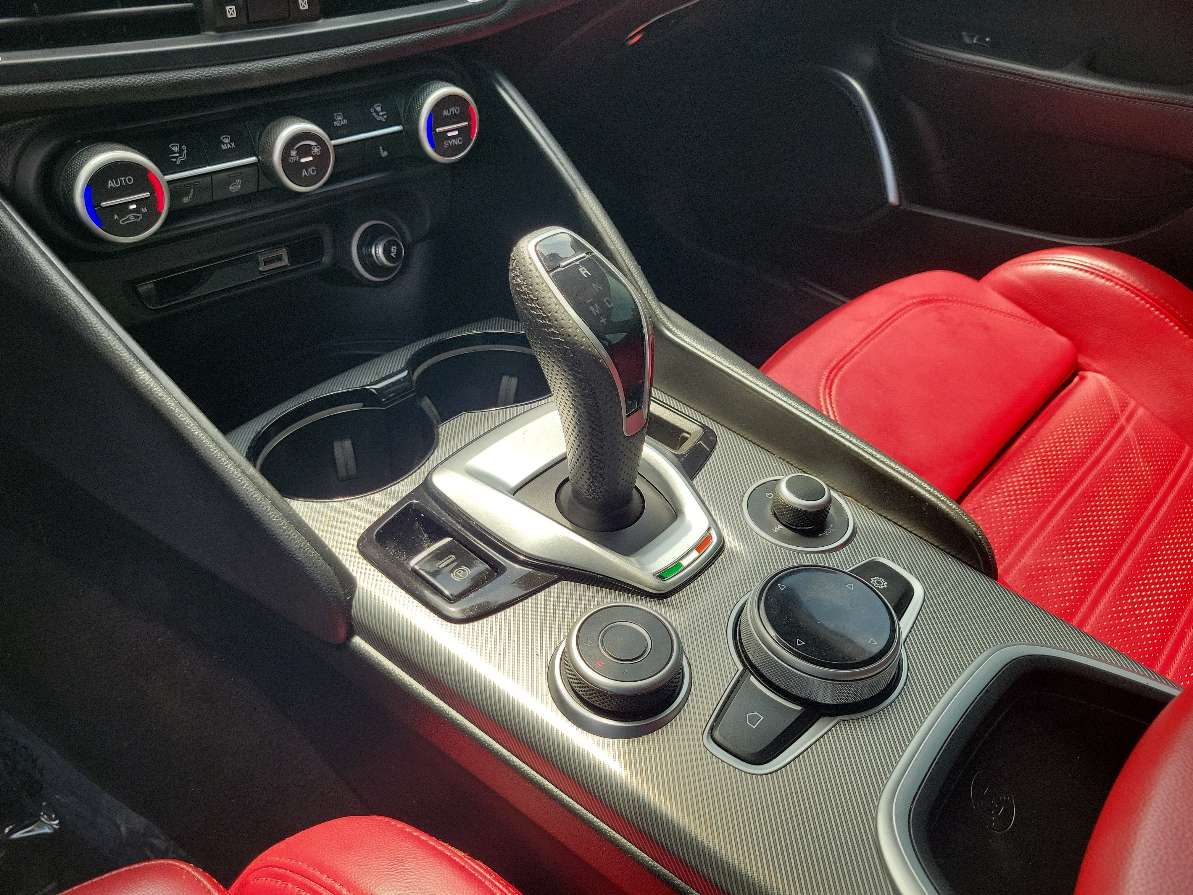 Used 2023 Alfa Romeo Giulia Veloce RWD image 26