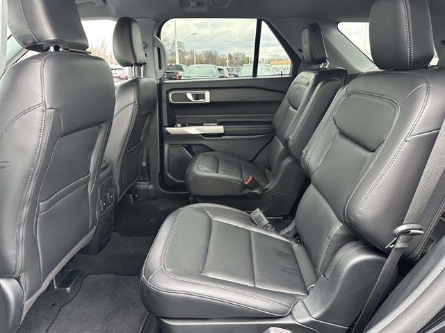 Used 2024 Ford Explorer XLT w/ Equipment Group 202A AWD/4WD image 12