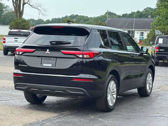 Used 2023 Mitsubishi Outlander ES FWD image 27