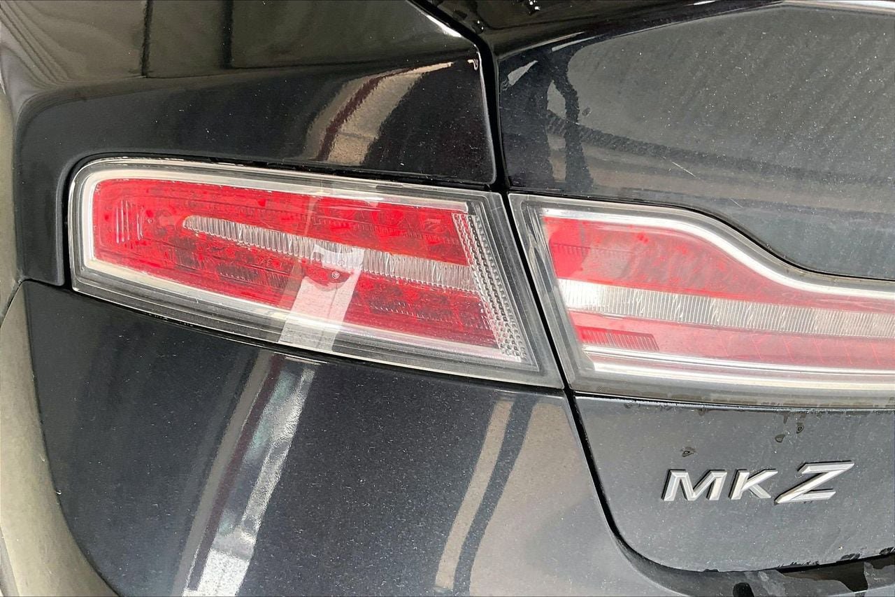 Used 2017 Lincoln MKZ Reserve FWD image 10
