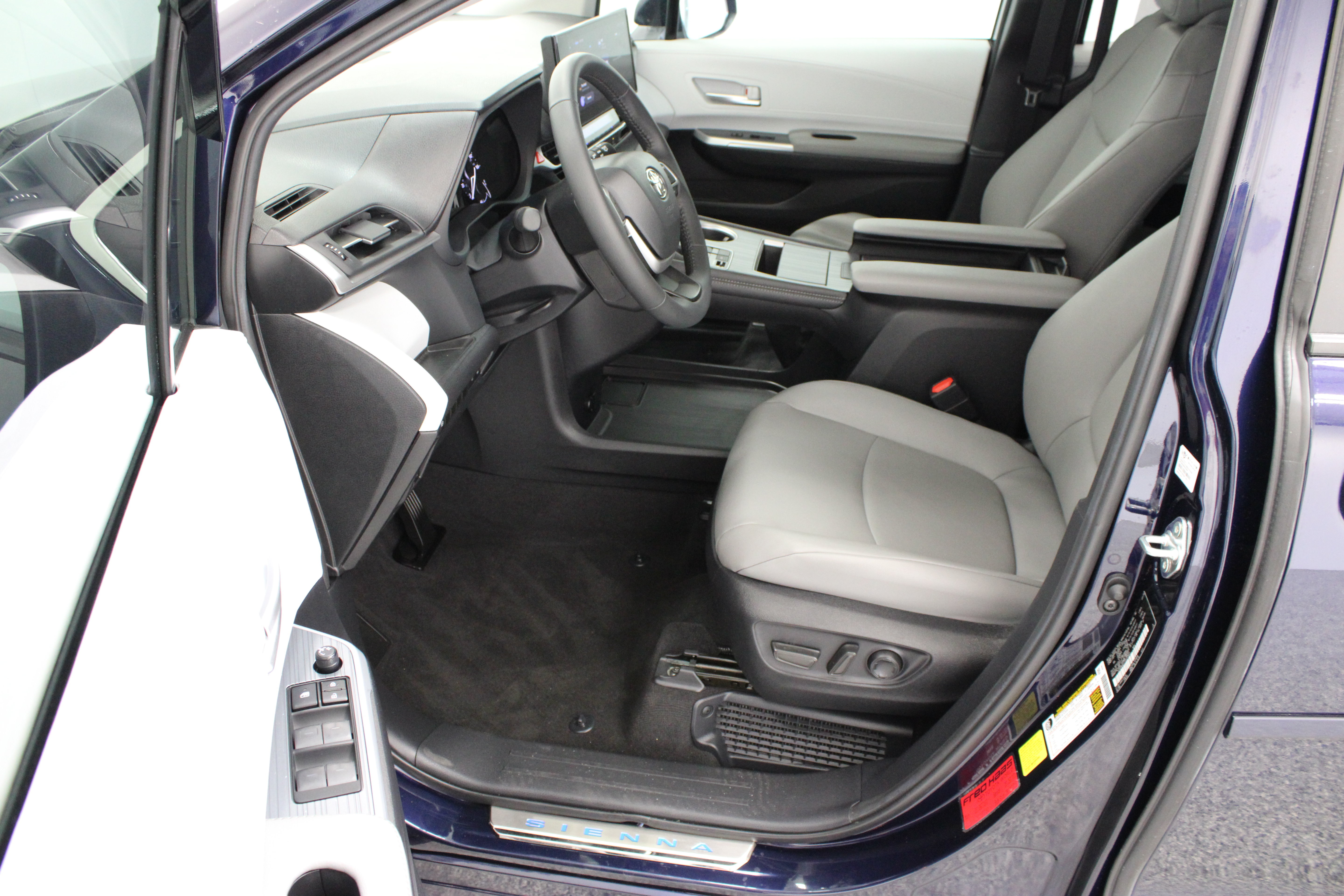 Certified 2026 Toyota Sienna XLE FWD image 13