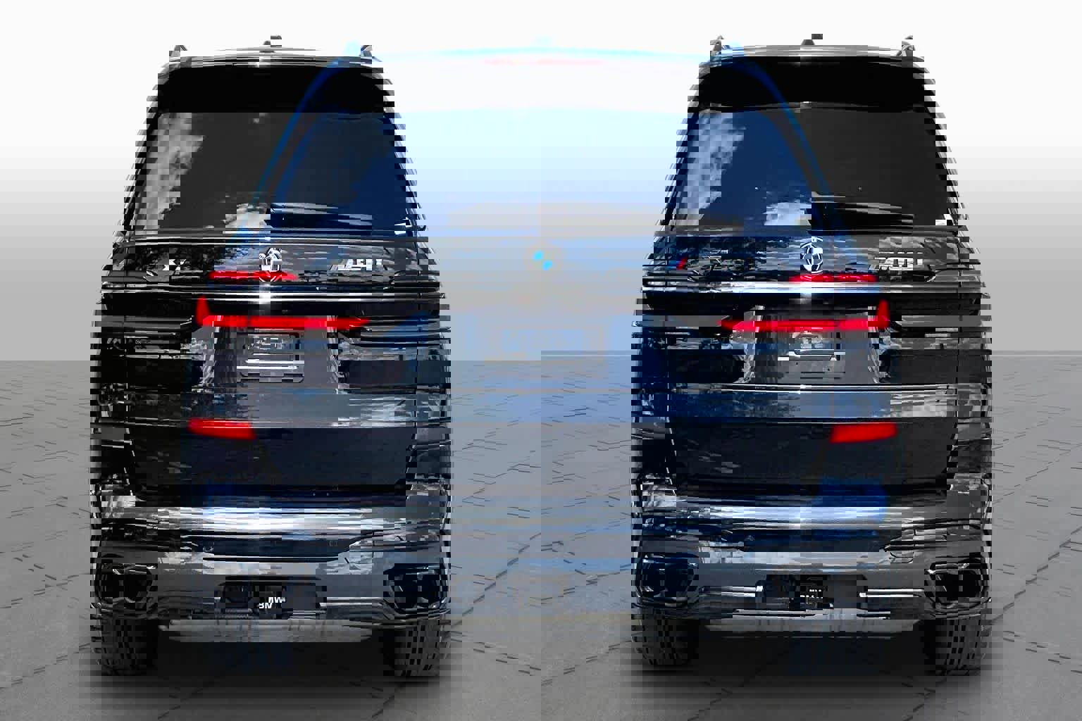 Used 2025 BMW X7 M60i image 5