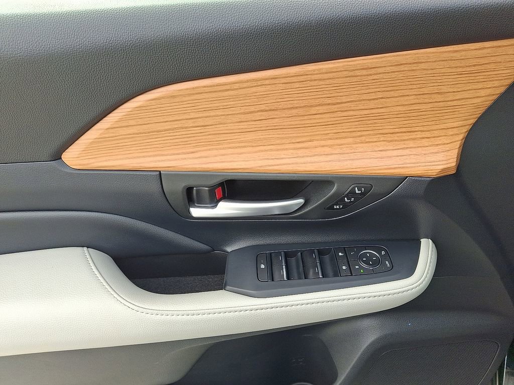 Used 2024 Toyota Grand Highlander XLE image 4