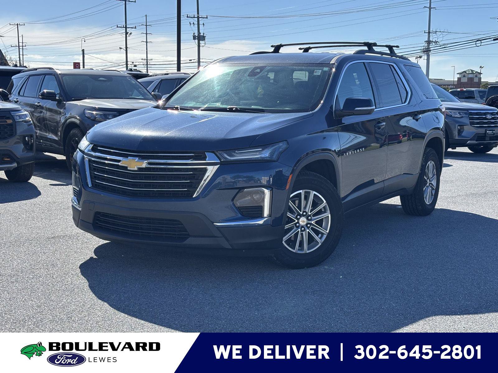 Used 2023 Chevrolet Traverse LT FWD image 1