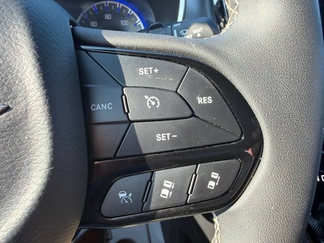Used 2025 Chrysler Pacifica Limited FWD image 51