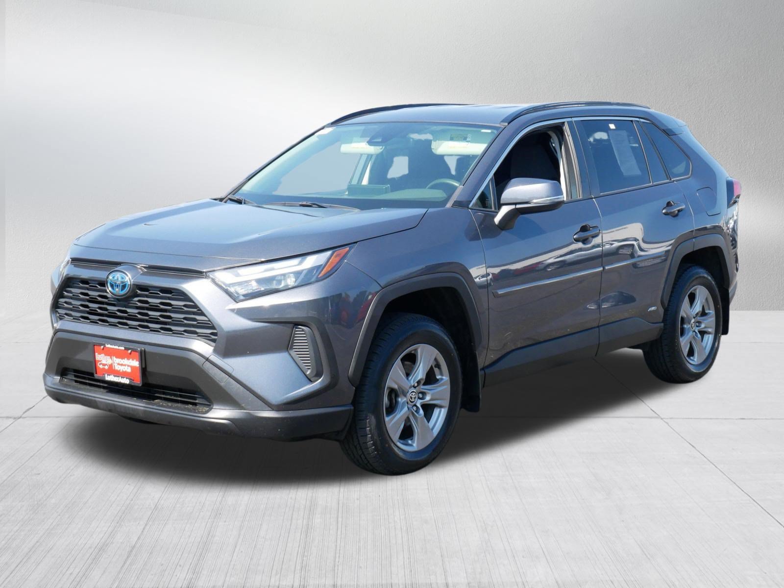 Used 2023 Toyota RAV4 XLE AWD/4WD image 3