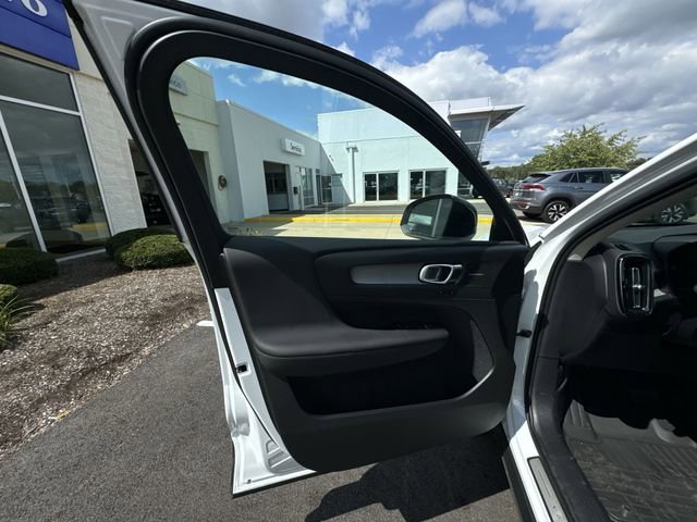 New 2025 Volvo XC40 B5 Plus w/ Protection Package Premier image 22