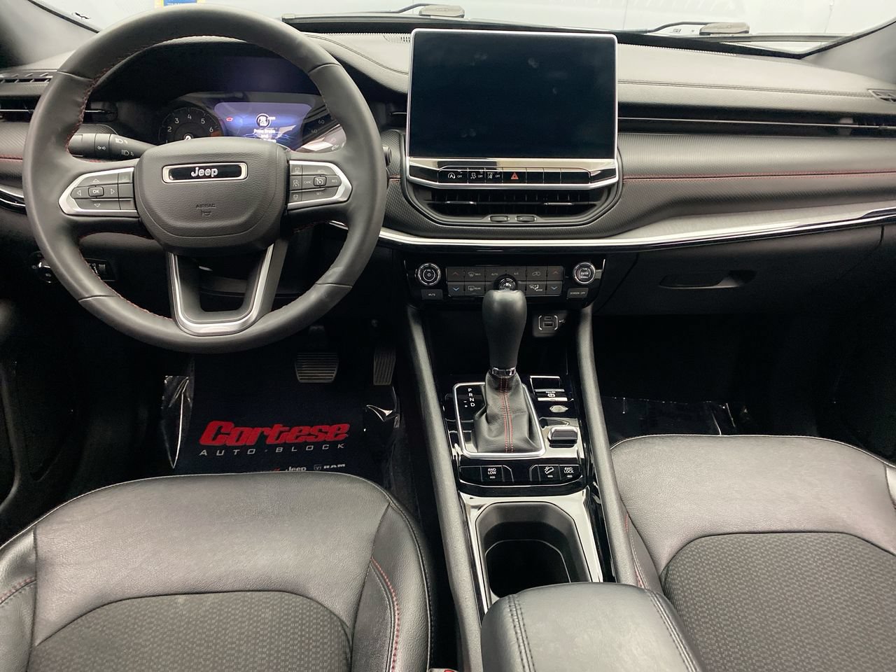 Used 2023 Jeep Compass Trailhawk w/ Trailhawk Convenience Group AWD/4WD image 15