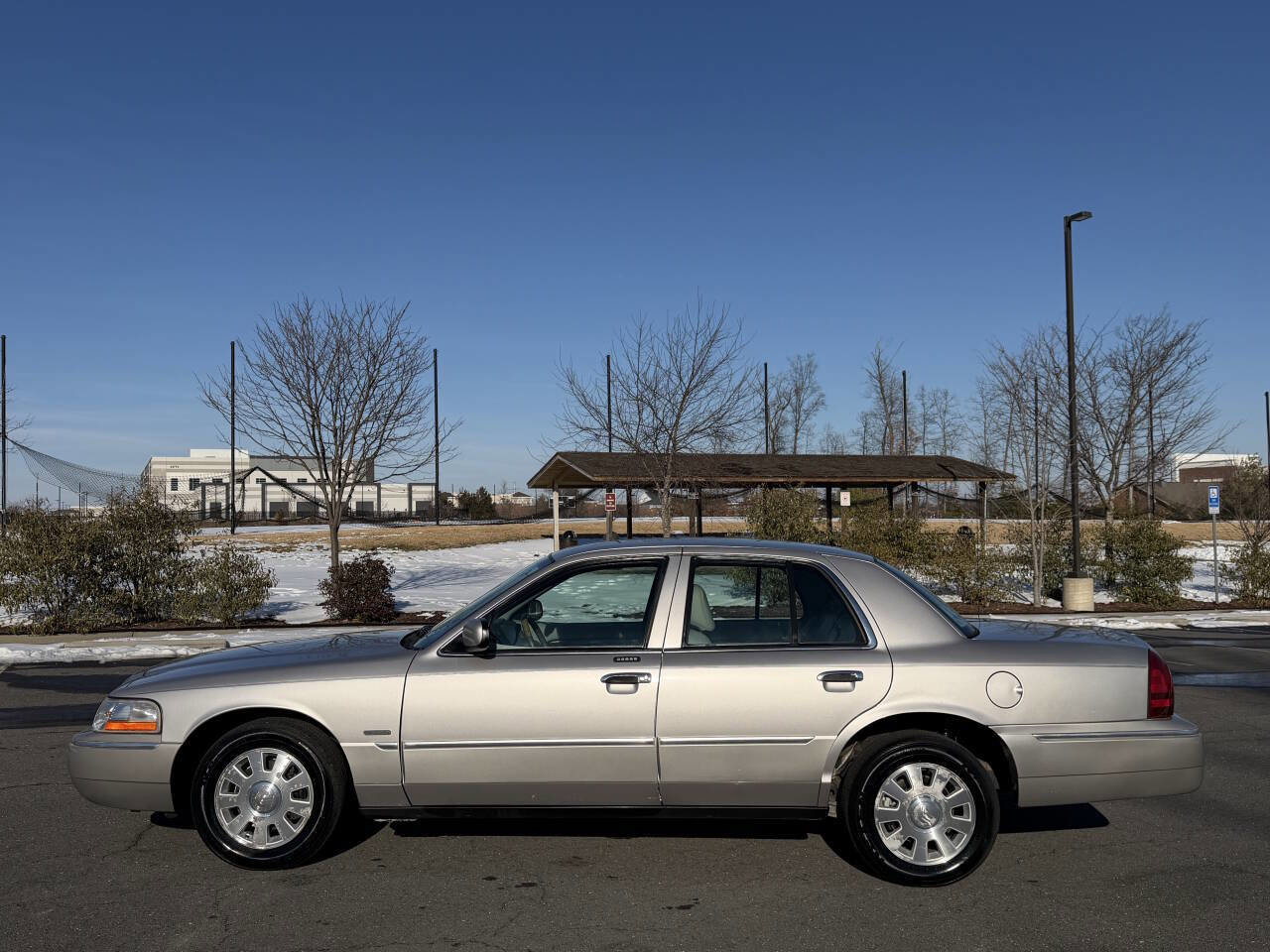 Used 2005 Mercury Grand Marquis LS image 2