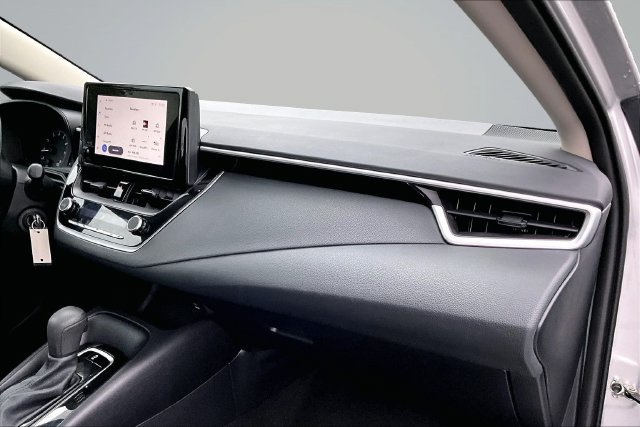 Used 2025 Toyota Corolla LE FWD image 26