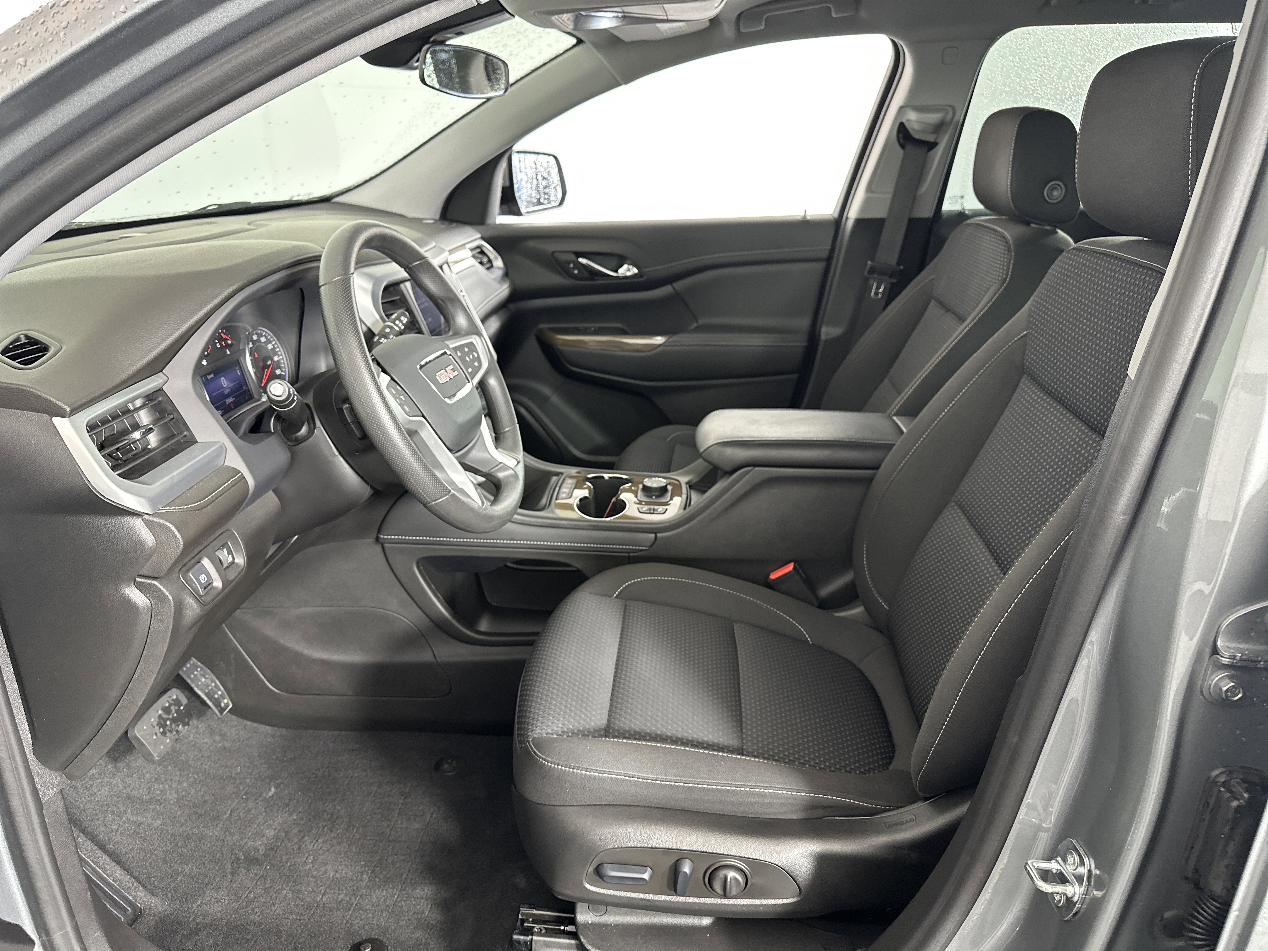 Certified 2023 GMC Acadia SLE w/ Driver Convenience Package image 6