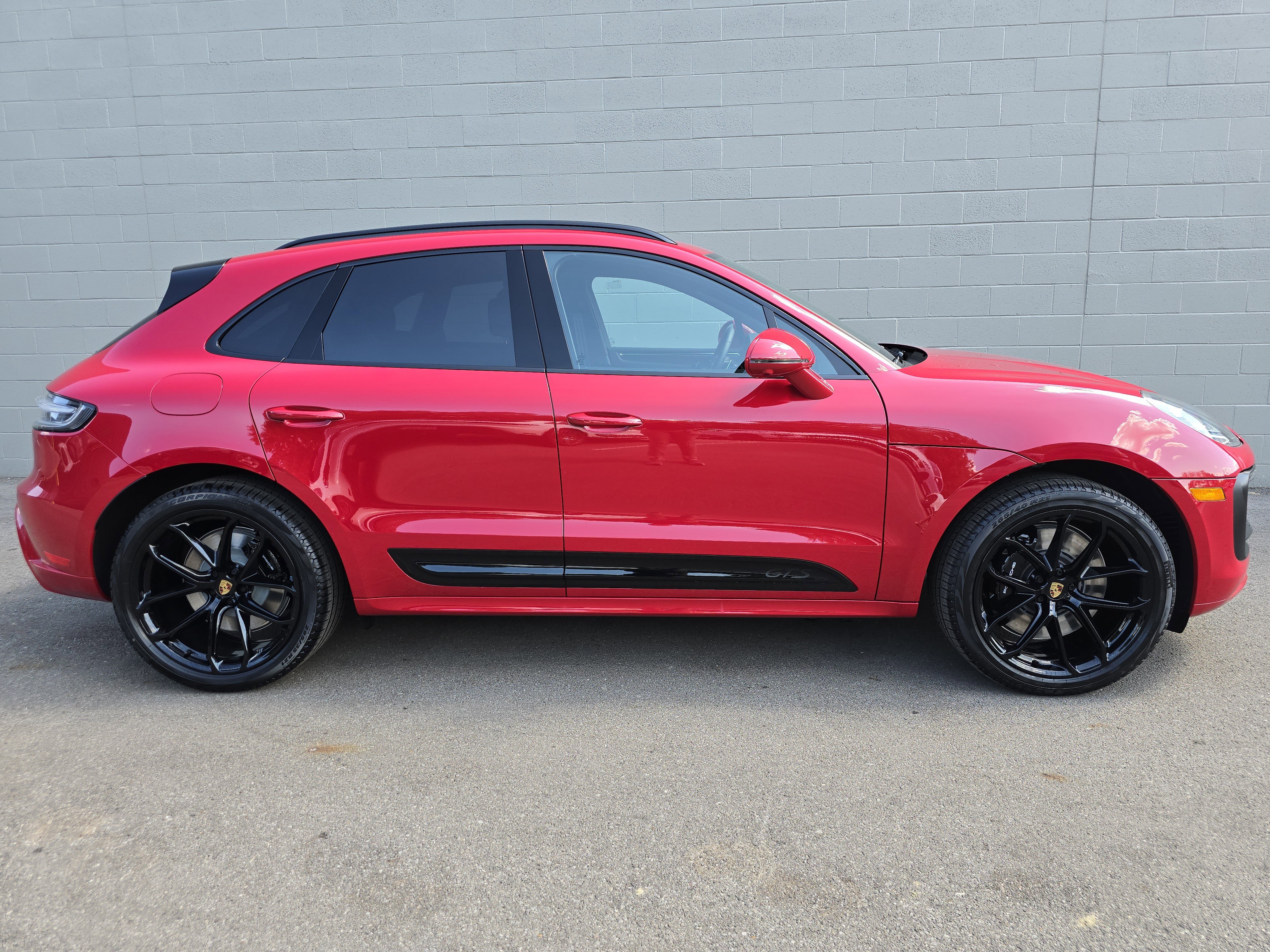 New 2025 Porsche Macan GTS image 10