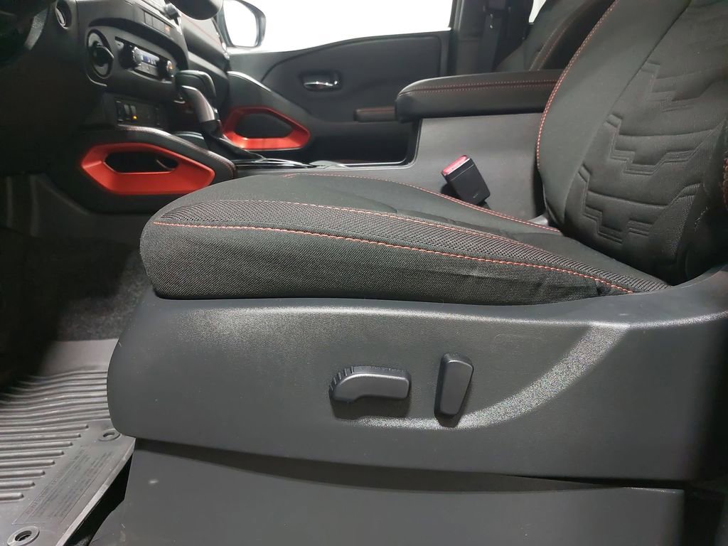 Used 2024 Nissan Frontier PRO-4X w/ Pro Convenience Package image 29
