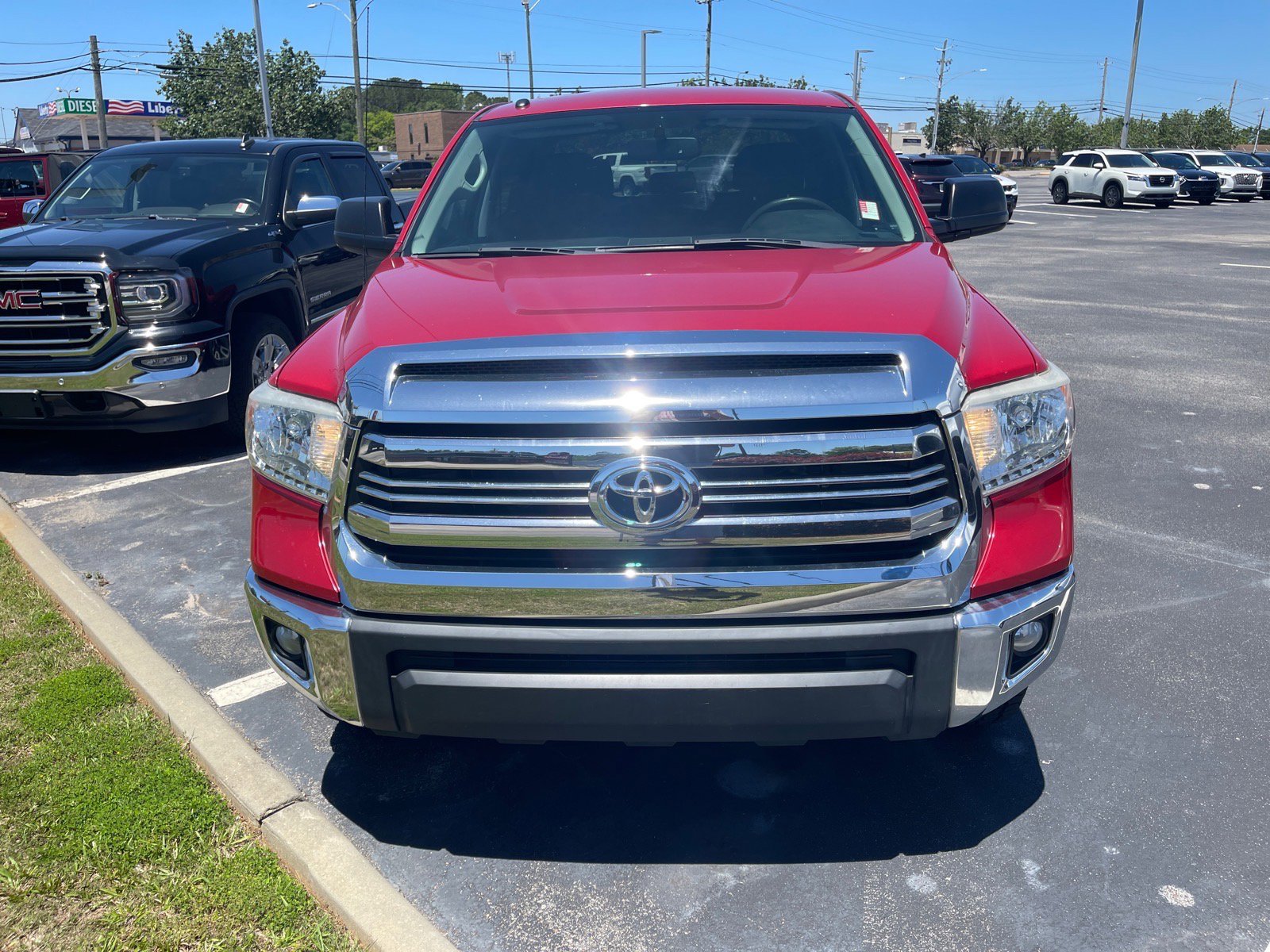 Used 2017 Toyota Tundra SR5 w/ SR5 Upgrade Package RWD image 2